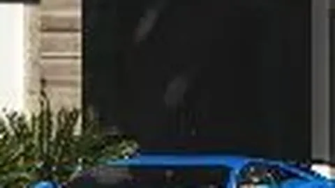 朱婷与撒贝宁互动比心，网友笑谈小撒身高：萌态十足