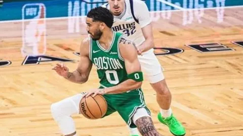 “美国冠军坚守初心，毅然回祖国再战沙场，誓言：为中华荣耀而战！”